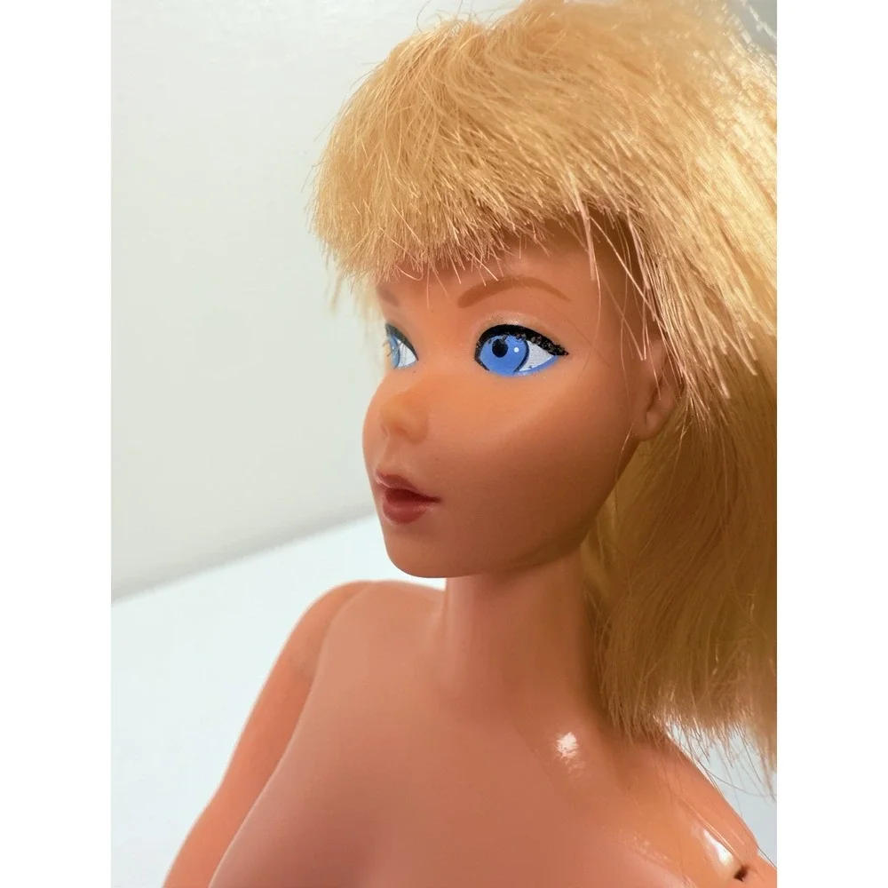 Vintage 1970 Mattel Dramatic New Living Barbie Blonde #1116 Taiwan Mod Doll